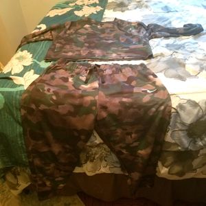 Nike Cropped sweat suit